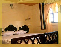 6 Bedroom A/C Large Conference Hall Houseboats in kerala